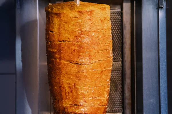 Doner Kebab Rožni Opékanými Plátky Masa Grilu Blízkovýchodní Fast Food — Stock fotografie