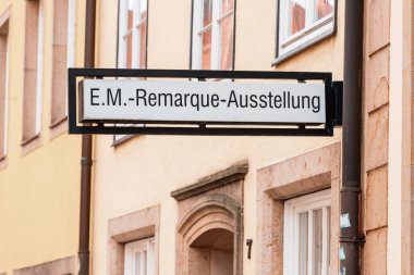 24 Temmuz 2022, Osnabruck, Almanya: Erich Maria Remarque (Remark) yazar müzesi arşivi ile birlikte. Gizli turizm ve edebiyat merkezleri