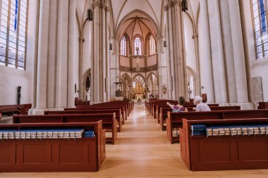 25 Temmuz 2022, Osnabruck, Almanya: Bir Katolik kilisesinde koro için Almanca Gospel Songbooks. Boş zaman ve dini eğitim