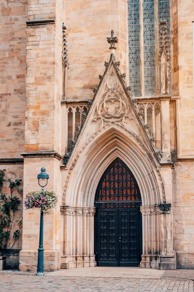 Entré Portal Dörr Till Den Gotiska Kyrkan Eller Katedralen Gamla — Stockfoto