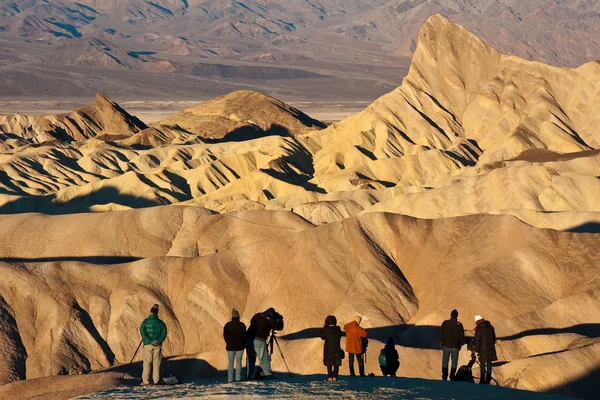 Fényképezés férfias világítótorony a Death Valley — Stock Fotó