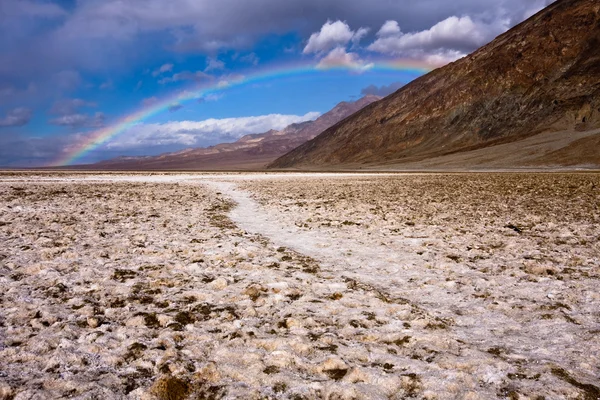 Rainbow over Death Valley — Stockfoto