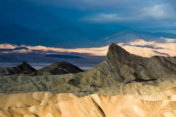 Manly Beacon Sunrise em Death Valley — Fotografia de Stock