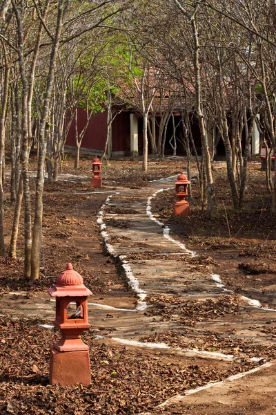 Gartenweg in einem Bandiur-Resort — Stockfoto