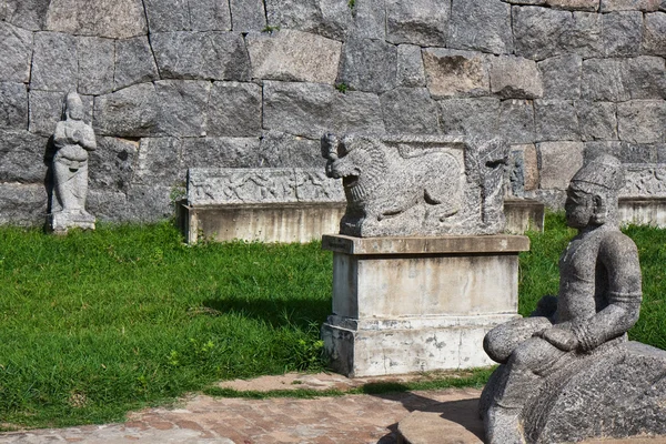 Estatuas en el Fuerte Gingee — Foto de Stock