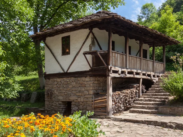 Traditionelles Haus in etara — Stockfoto