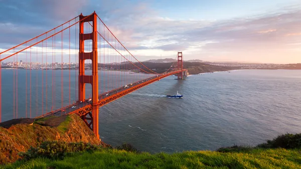 Golden gate Köprüsü günbatımı panorama — Stok fotoğraf