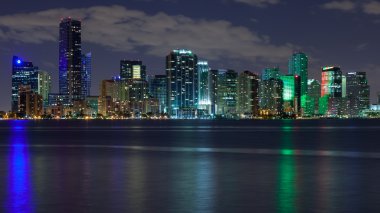 Miami gökdelenler, gece