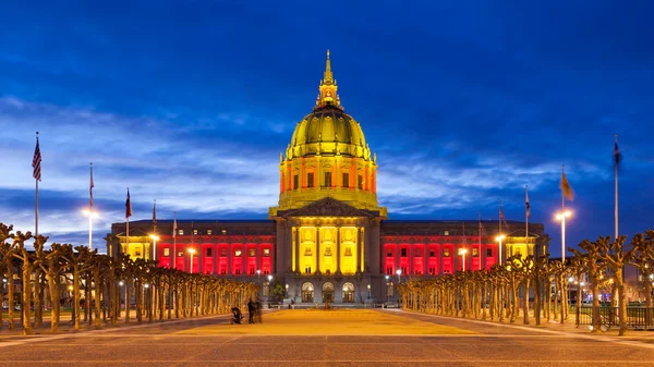 San franicisco stadshuset i rött och guld — Stockfoto