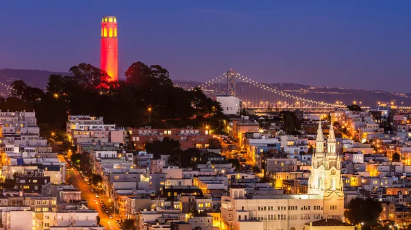 Coit Tower and St. Peter and Paul Church — Stock Photo, Image