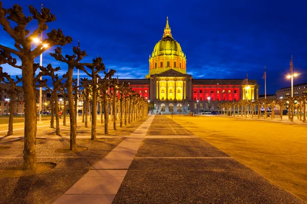 Municipio di San Franicisco in rosso e oro — Foto Stock