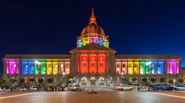san francisco city hall gökkuşağı renkleri