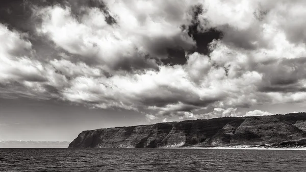 Siyah beyaz napali sahil — Stok fotoğraf