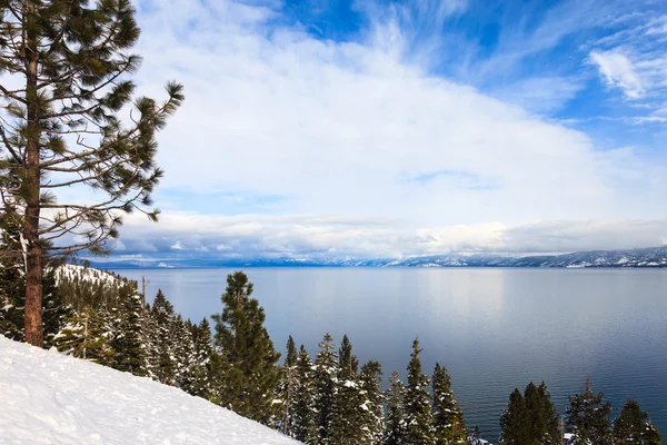 Lago Tahoe en invierno — Foto de Stock