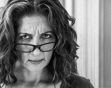 kızgın orta yaşlı kadın