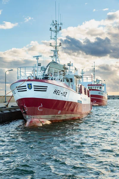 July 2022 Red White Fishing Boats Moored Harbour Town Hel — 图库照片