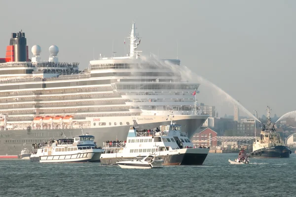 Queen Elizabeth maiden voyage — Stock Photo, Image