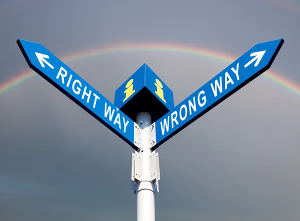 Caminho errado e caminho certo — Fotografia de Stock