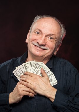 para ile şanslı bir yaşlı adam