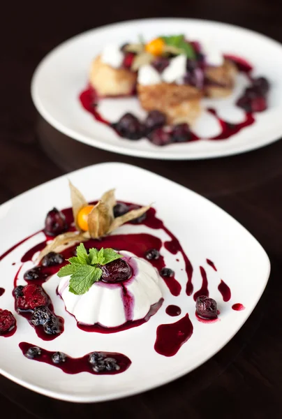 Dessert with berries — Stock Photo, Image