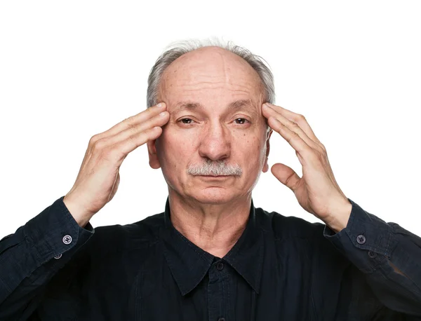 Oudere man lijden hoofdpijn — Stockfoto