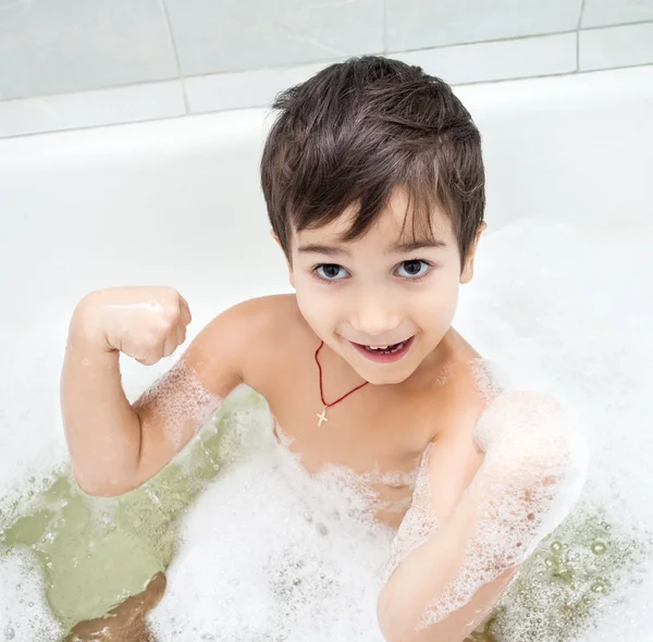 Niño lavado en el baño — Foto de Stock