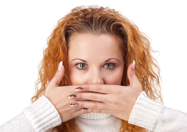 Mujer cubriéndose la boca por la mano — Foto de Stock