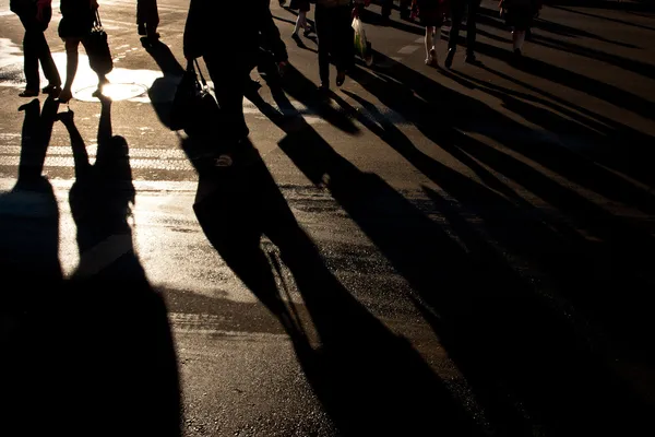 Sombras de rua ambulante — Fotografia de Stock