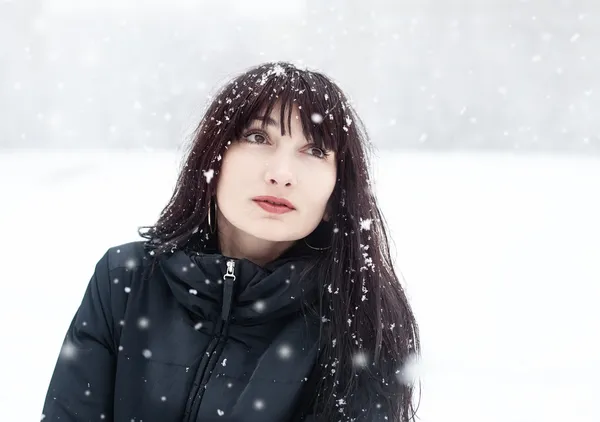 Brunette in a frosty day — Stock Photo, Image