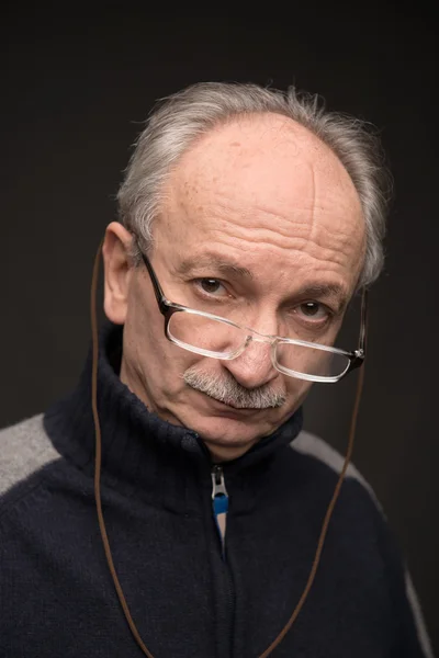 An elderly man with glasses — Stock Photo, Image