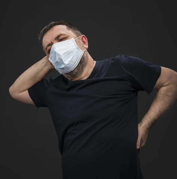 Chory człowiek stary w maski medyczne — Zdjęcie stockowe