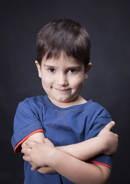 Retrato de um menino com um olhar cético — Fotografia de Stock