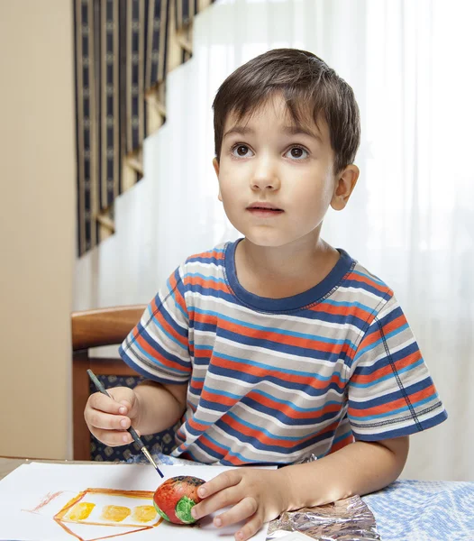 Ragazzino dipinge — Foto Stock