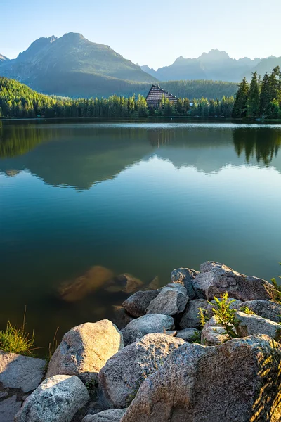 Lago de montaña en High Tatra — Foto de Stock