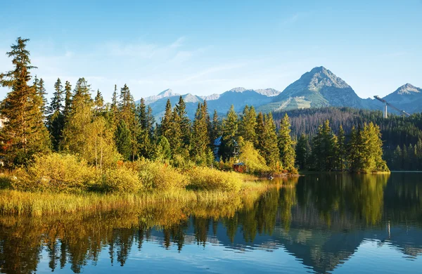 Montanha lago em High Tatra — Fotografia de Stock