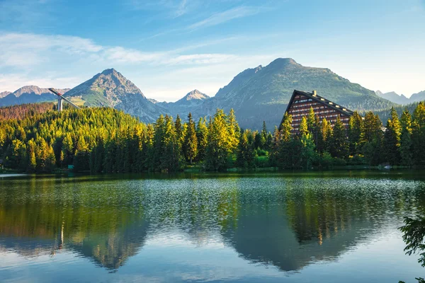 Montanha lago em High Tatra — Fotografia de Stock