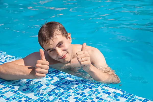 Veranos en la piscina — Foto de Stock