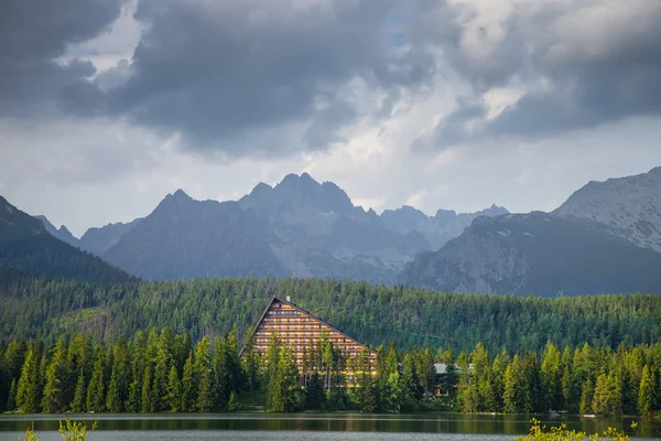 Lac de montagne à High Tatra — Photo