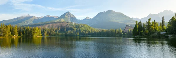 Panorama of mountain lake in National Park High Tatra — Stock Photo, Image