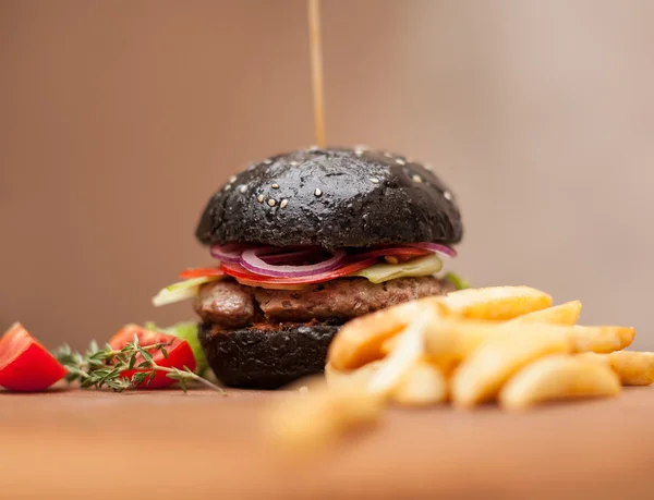Czarny hamburger z kalmarów atrament — Zdjęcie stockowe