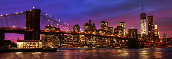 Brooklyn Köprüsü ve gün batımında manhattan