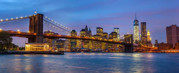 brooklyn Köprüsü ile ışık ve yansımaları Panoraması