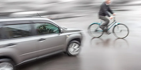 Gevaarlijke stad verkeerssituatie — Stockfoto