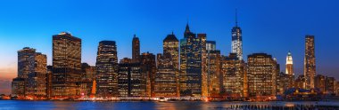 Gece New York şehir silüeti panorama