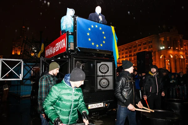 KIEV, UKRAINE - NOVEMBER 22: People protest at Maidan Nezalezhno — Stock Photo, Image