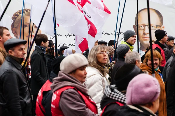 KIEV, UCRANIA - 22 de noviembre: Protesta popular en Maidan Nezalezhno —  Fotos de Stock