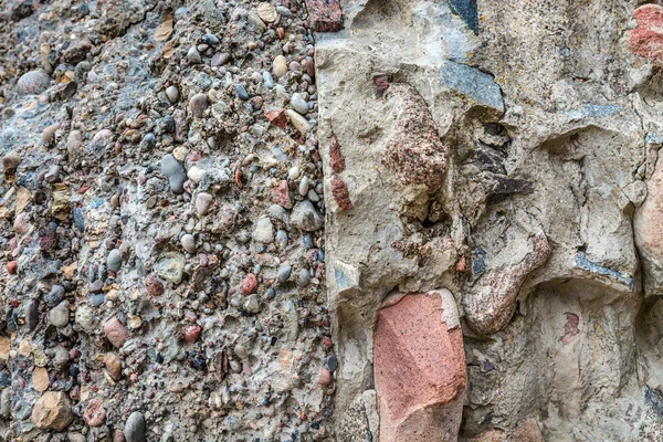 Pietra intemperie e sfondo muro di cemento — Foto Stock