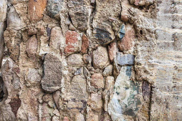 Pietra intemperie e sfondo muro di cemento — Foto Stock