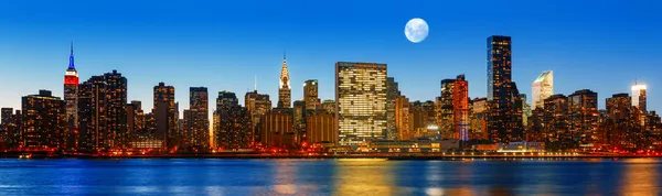 New Yorker Skyline am späten Abend — Stockfoto