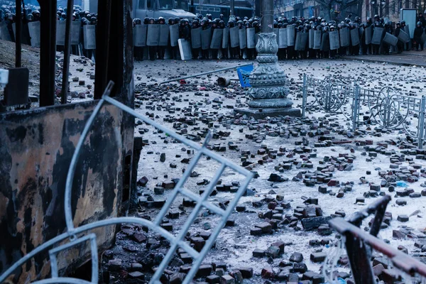 KIEV, UKRAINE - January 20, 2014: The morning after the violent — Stock Photo, Image